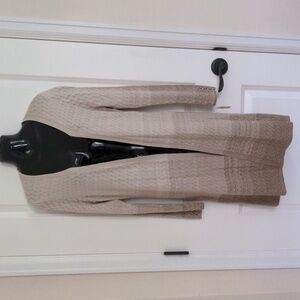 Gorgeous White House Black Market cardigan